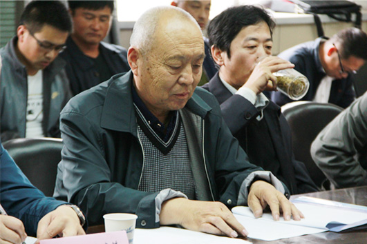 3企业代表王国和先生介绍企业人员并致辞