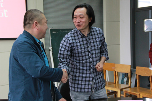 7李晓庵院长与企业方签订协议