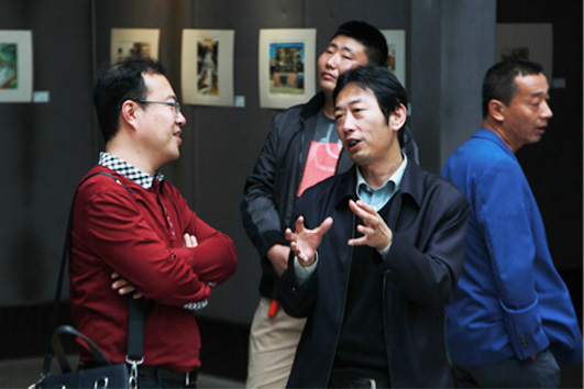 11企业界代表参观同人动漫
美术馆进行探讨