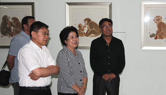 省委常委、宣传部长胡苏平参观画展